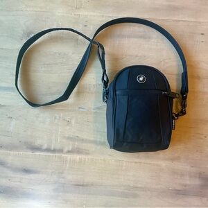 The Pacsafe Metrosafe 100 (Model #PB007) in Black